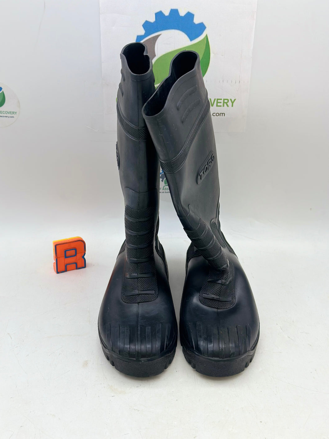 Toro Knee High Rubber Boots, Size 9, Waterproof, Defined Heel (Open Box)