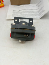 Load image into Gallery viewer, Siemens 62VN Constant Differential Relay (Open Box)