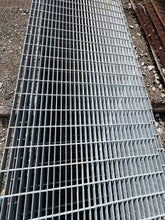 Load image into Gallery viewer, Grating 3’ x 23’-6&quot; x 1&quot; Galvanized Steel Bar Grating, Smooth (Used)