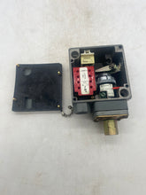 Load image into Gallery viewer, Square D 9012GAW6 Pressure Switch (No Box)