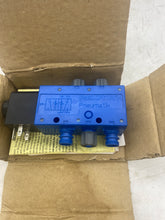 Load image into Gallery viewer, Rexroth PW-067697-00001 Solenoid/Directional Valve (New)