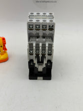 Load image into Gallery viewer, Eaton D15CR22 C320KGT15 Contactor Series A2 *Lot of (2)* (Used)