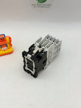 Load image into Gallery viewer, Eaton D15CR22 C320KGT15 Contactor Series A2 *Lot of (2)* (Used)