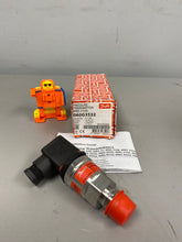 Load image into Gallery viewer, Danfoss MBS3100 060G3532 Pressure Transmitter (New)
