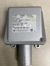 Load image into Gallery viewer, United Electric Controls B100-120 91070 Temperature Controller, 0-225F (Open Box)