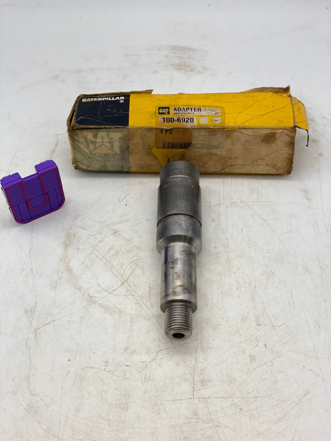 Caterpillar 100-6920 Cylinder Head Fuel Nozzle Adapter (Open Box)