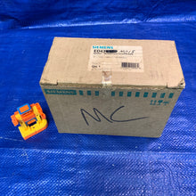 Load image into Gallery viewer, Siemens ED43M015 Sentron Series Molded Case Circuit Breaker, 3Poles, 480V, 15A (Used)